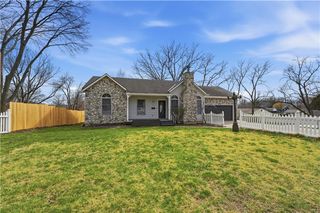 305 NE Forest Avenue, Lee's Summit, MO 64063