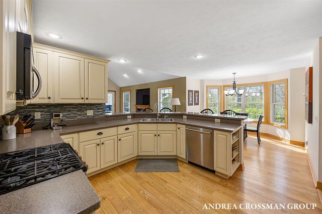7250 Beverly Drive, South Haven, MI 49090