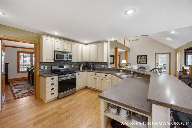 7250 Beverly Drive, South Haven, MI 49090