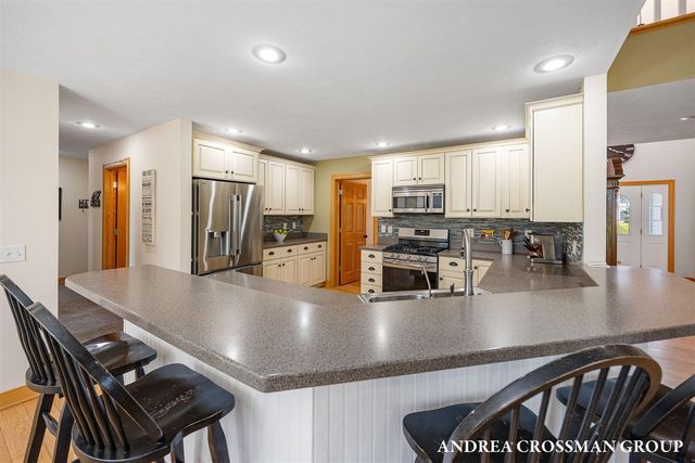 7250 Beverly Drive, South Haven, MI 49090