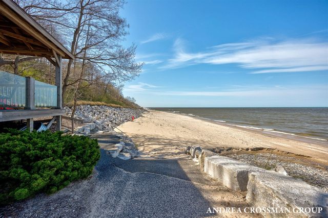 7250 Beverly Drive, South Haven, MI 49090