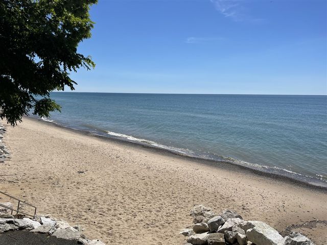 7250 Beverly Drive, South Haven, MI 49090