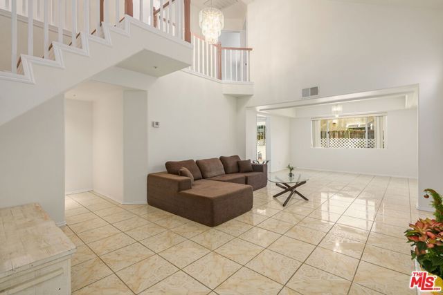 9152 Vincente Way, North Hills (los Angeles), CA 91343