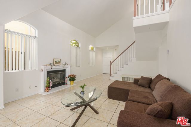 9152 Vincente Way, North Hills (los Angeles), CA 91343