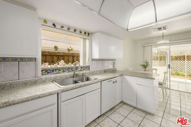 9152 Vincente Way, North Hills (los Angeles), CA 91343