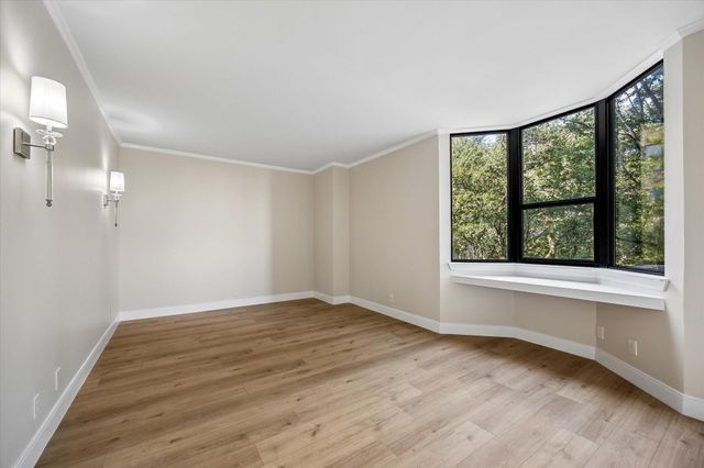 651 Bering Drive 402, Houston, TX 77057