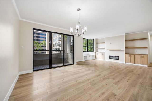 651 Bering Drive 402, Houston, TX 77057