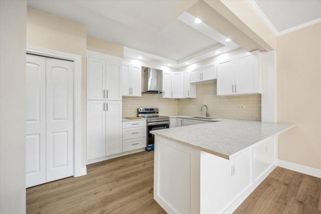 651 Bering Drive 402, Houston, TX 77057