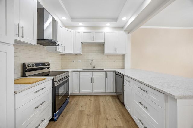 651 Bering Drive 402, Houston, TX 77057