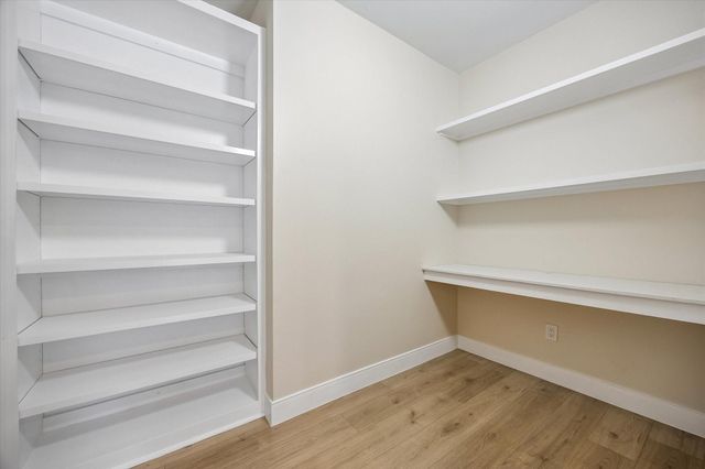 651 Bering Drive 402, Houston, TX 77057