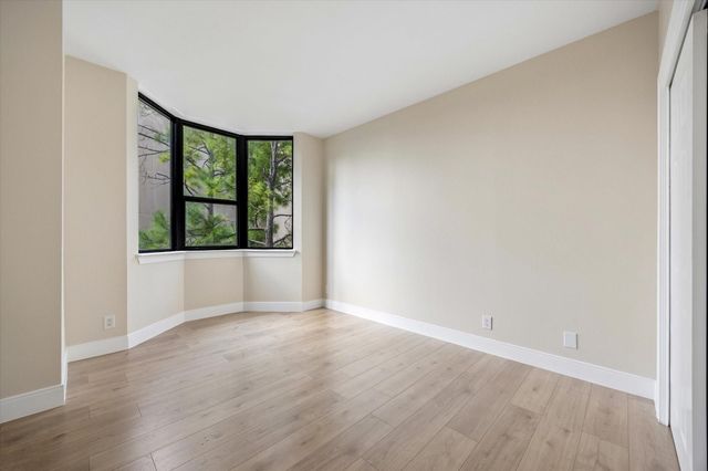651 Bering Drive 402, Houston, TX 77057