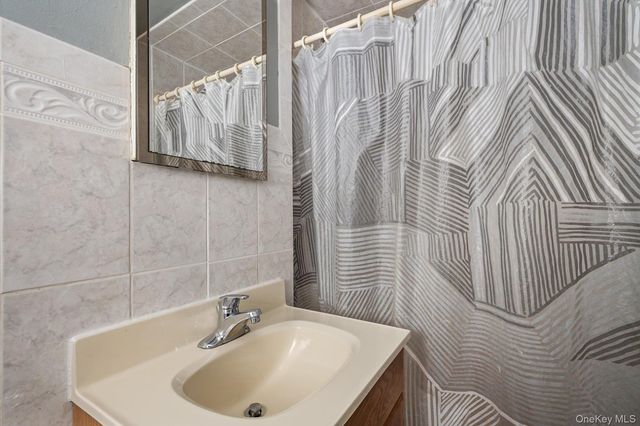 29 Audley Circle, Plainview, NY 11803