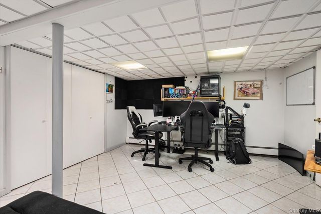 29 Audley Circle, Plainview, NY 11803