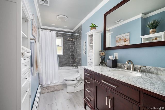 29 Audley Circle, Plainview, NY 11803