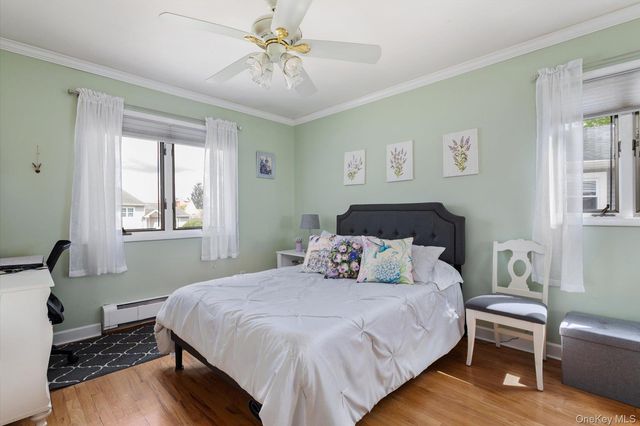 29 Audley Circle, Plainview, NY 11803