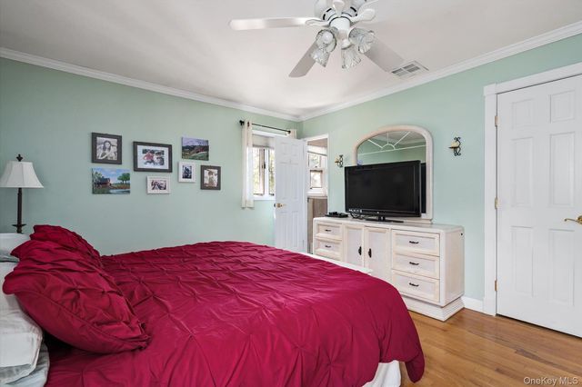 29 Audley Circle, Plainview, NY 11803