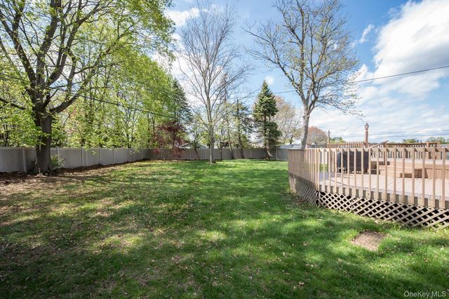 29 Audley Circle, Plainview, NY 11803