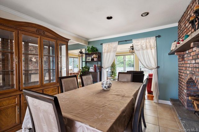 29 Audley Circle, Plainview, NY 11803