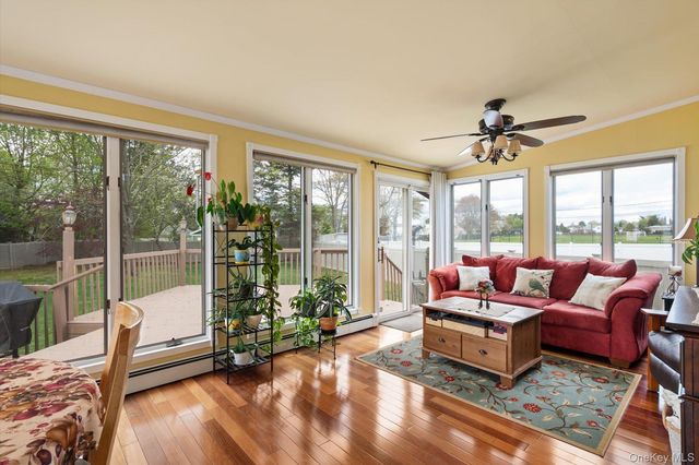 29 Audley Circle, Plainview, NY 11803