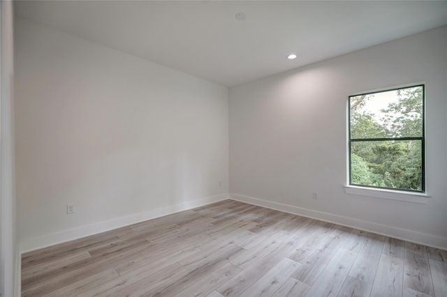 4531 Creekmont Drive, Houston, TX 77091