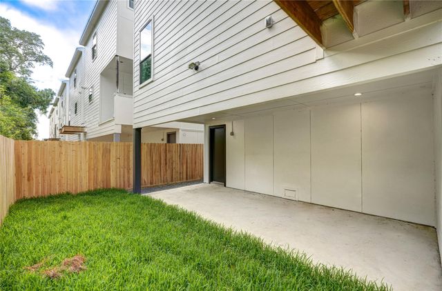 4531 Creekmont Drive, Houston, TX 77091