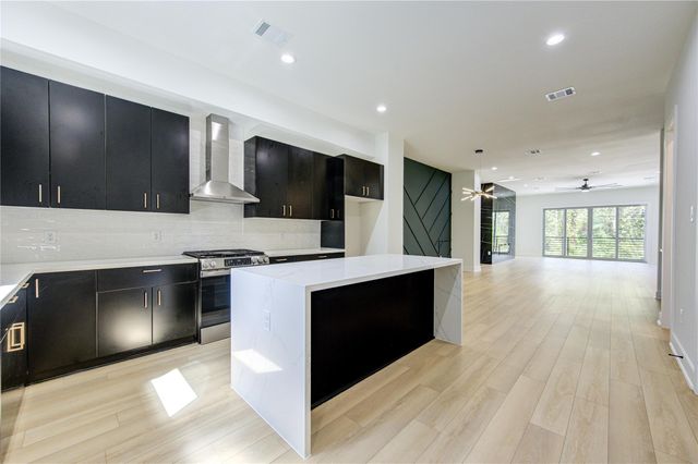 4531 Creekmont Drive, Houston, TX 77091