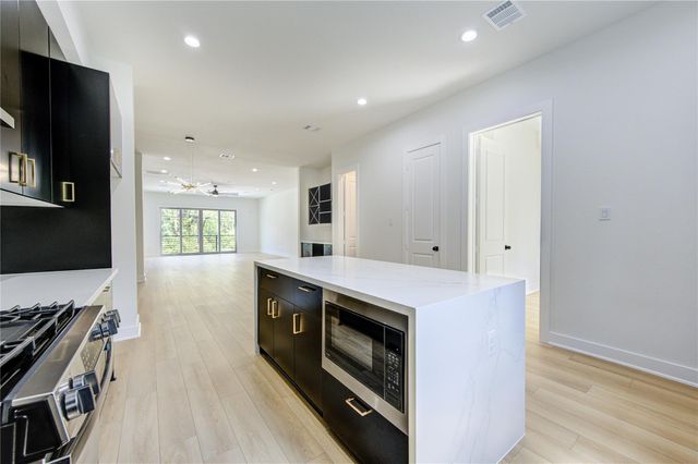 4531 Creekmont Drive, Houston, TX 77091
