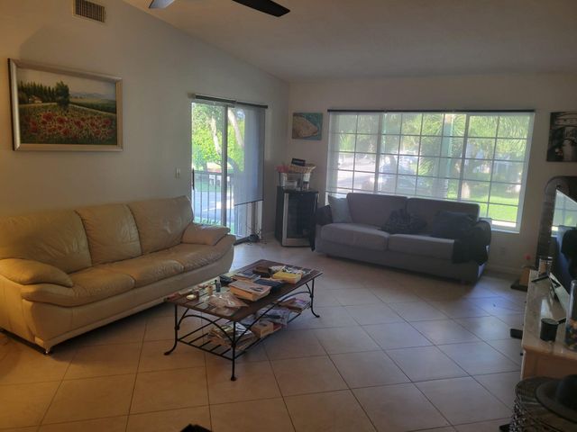 13851 Oneida Drive D2, Delray Beach, FL 33446