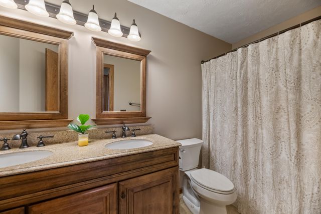 929 E Mona Cir, Wichita, KS 67216