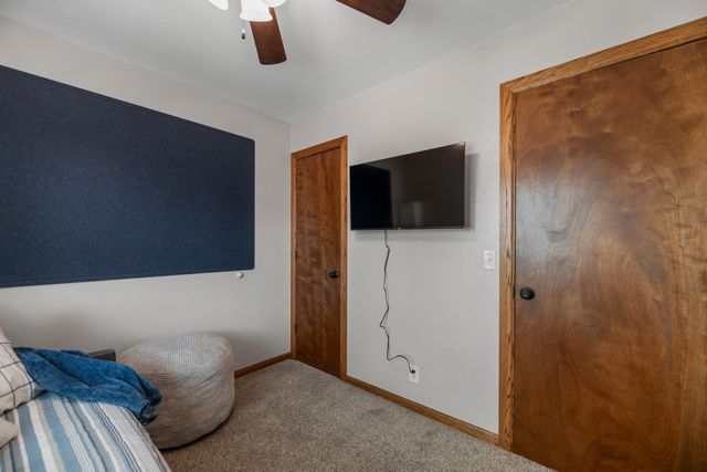 929 E Mona Cir, Wichita, KS 67216