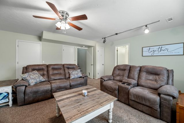 929 E Mona Cir, Wichita, KS 67216