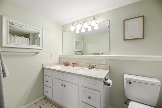 929 E Mona Cir, Wichita, KS 67216