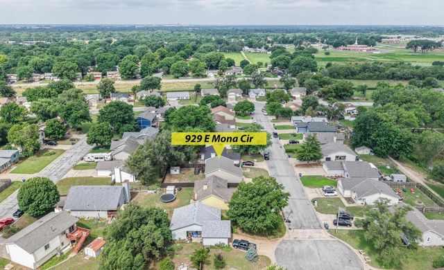 929 E Mona Cir, Wichita, KS 67216