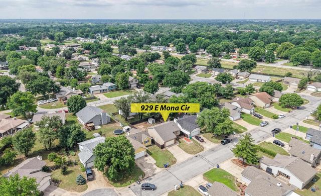 929 E Mona Cir, Wichita, KS 67216