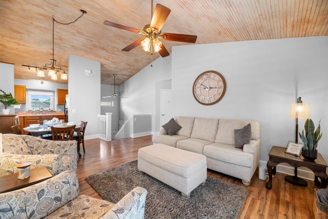 929 E Mona Cir, Wichita, KS 67216