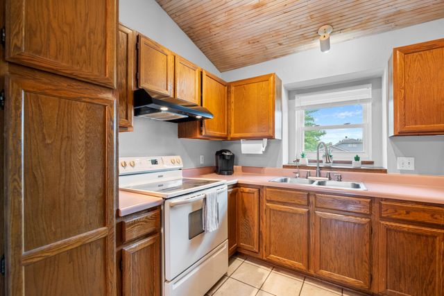 929 E Mona Cir, Wichita, KS 67216