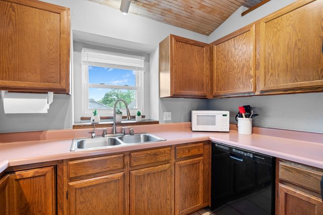 929 E Mona Cir, Wichita, KS 67216