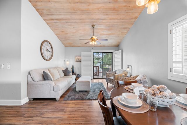 929 E Mona Cir, Wichita, KS 67216