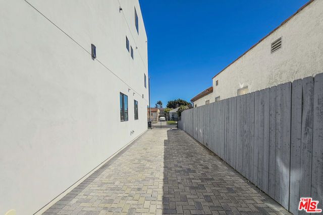 1921 Carmona Avenue, Los Angeles, CA 90016