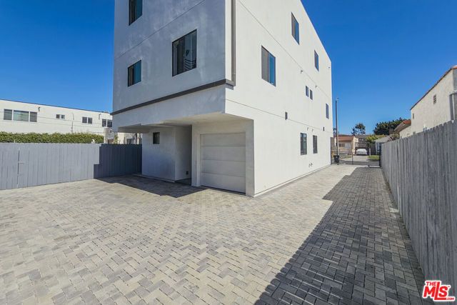 1921 Carmona Avenue, Los Angeles, CA 90016