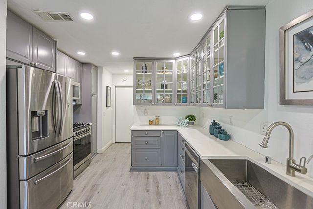 2640 W Meadowview, Anaheim, CA 92804