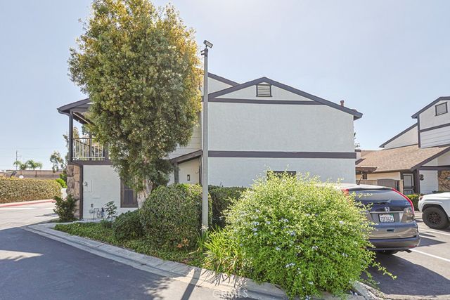 2640 W Meadowview, Anaheim, CA 92804