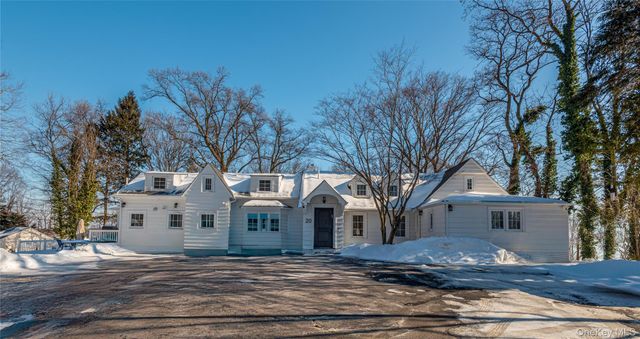 20 N Ravine Road, Great Neck, NY 11023