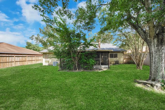2118 Pilgrims Bend Drive, Friendswood, TX 77546