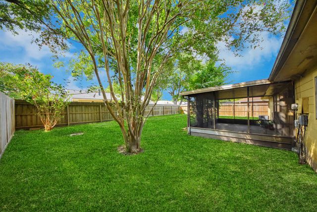 2118 Pilgrims Bend Drive, Friendswood, TX 77546