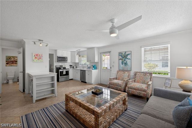 559 105th AVE N, Naples, FL 34108