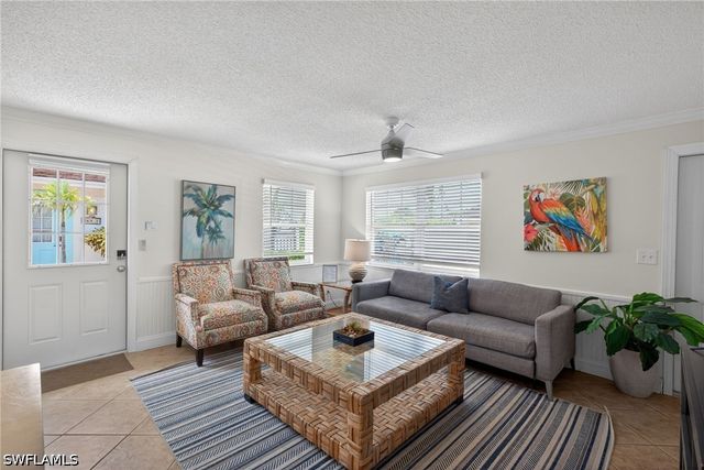 559 105th AVE N, Naples, FL 34108