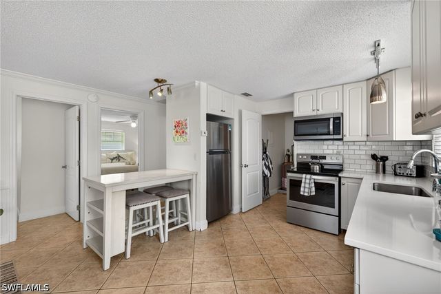 559 105th AVE N, Naples, FL 34108