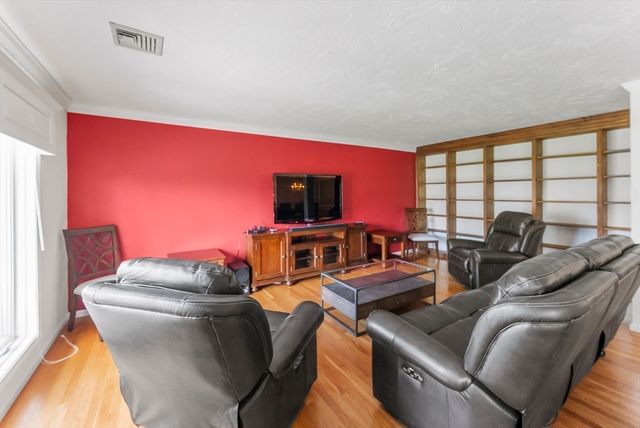 42 Fairway Dr Golfview, Plymouth, MA 02360