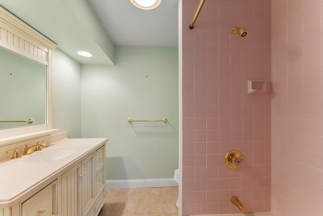42 Fairway Dr Golfview, Plymouth, MA 02360